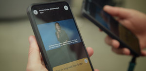 De videotour in Nederlandse gebarentaal is nu beschikbaar in het Van Gogh Museum voor dove en slechthorende bezoekers.