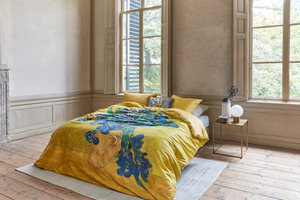 Dekbedovertrek van Beddinghouse, geïnspireerd op Van Goghs schilderij 'Irissen'