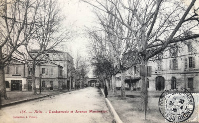 Het Gele Huis en de avenue Montmajour, ca. 1905. Ansichtkaart, particuliere collectie.