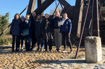 Groepsfoto van het Team Bestandscatalogus Schilderijen 3 op locatie in Arles