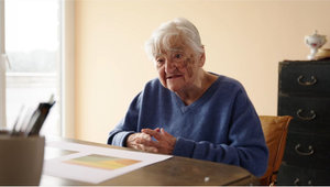 Thumbnail video interview met Etel Adnan