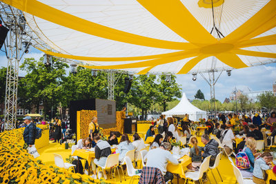 Painting workshops at the Sunflower Art Festival to celebrate the Van Gogh Museum's 50th anniversary on 2 June 2023. Photo: David Stegenga / Jelle Draper