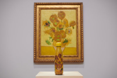 IZY thermos bottle with Van Gogh's Sunflowers print