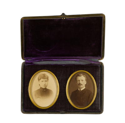 Case with photo's of Theo van Gogh and Jo Van Gogh-Bonger