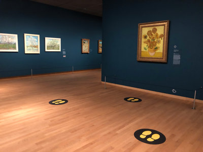 Foto van een lege museumzaal i.v.m. corona, 2020.