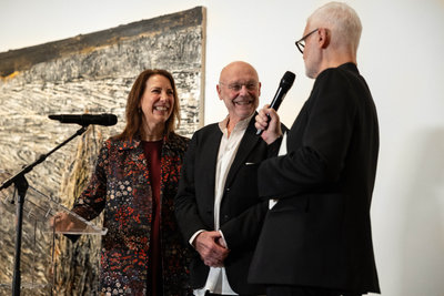 Emilie Gordenker (directeur Van Gogh Museum), Anselm Kiefer, Rein Wolfs (directeur Stedelijk Museum Amsterdam). Foto: Maarten Nauw