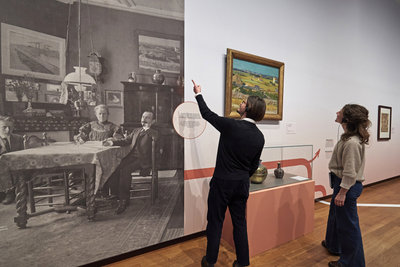 Visitors in the exhibition Vincent's Path to Fame ('Choosing Vincent'), photo: Michael Floor