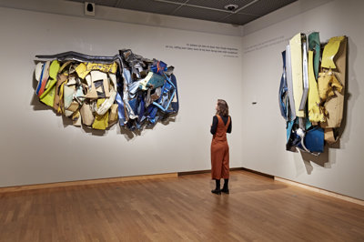 Left: John Chamberlain (1927-2011), 'White Thumb Four', 1978, car parts and stainless steel, private collection. Right: John Chamberlain (1927-2011), 'Blue Brownie', 1979, car parts and stainless steel, private collection. Photographer: Michael Floor