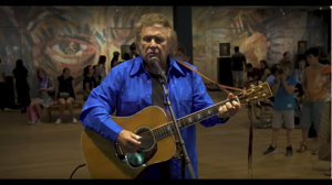 Live performance of Don McLean in het museum.
