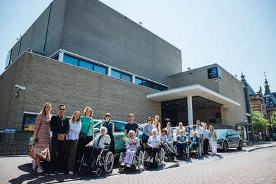 Senioren bezoeken het Van Gogh Museum tijdens de Hyundai Connection Day op 16 juni 2025. Foto: Jelle Draper
