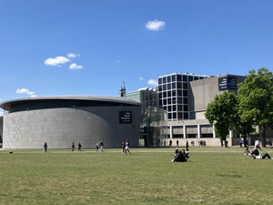 Van Gogh Museum gezien vanaf Museumplein