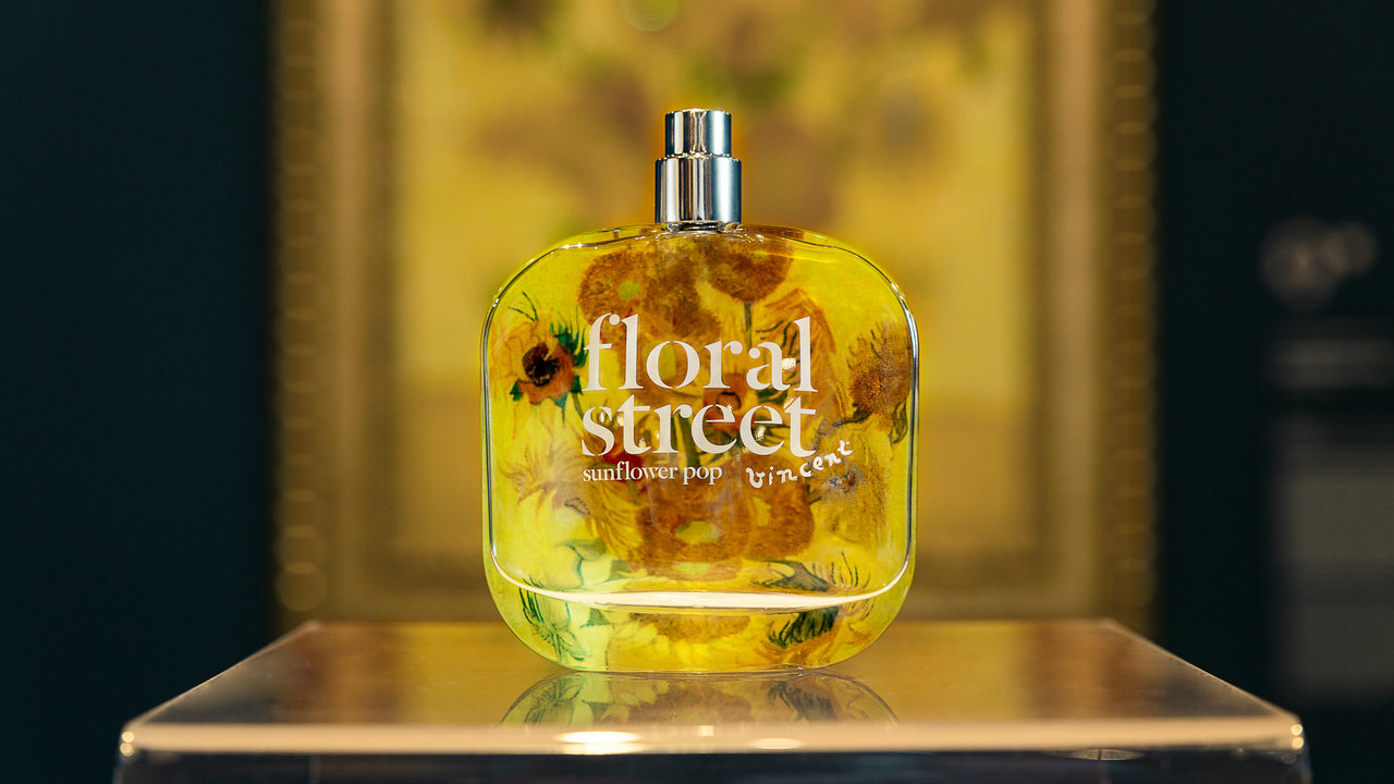 Perfumeが吉田カバンの「POTR」とコラボ オレンジのミニバッグを