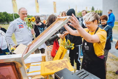 A yellow linen bag is printed with the image of Van Gogh's Sunflowers at the Sunflower Art Festival to celebrate the Van Gogh Museum's 50th anniversary on 2 June 2023. Photo: Jelle Draper 