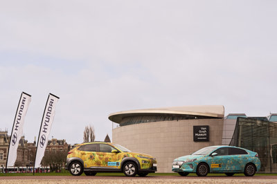De volledig elektrische en nieuwste modellen van de IONIQ Electric en KONA Electric gehuld in iconische meesterwerken van Vincent van Gogh. Foto: Tomek Dersu Aaron