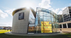 Van Gogh Museum gezien vanaf het Museumplein. Foto: Jelle Draper