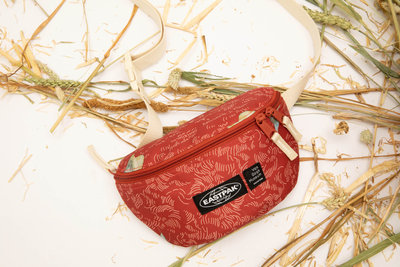 Rode Eastpak buiktas